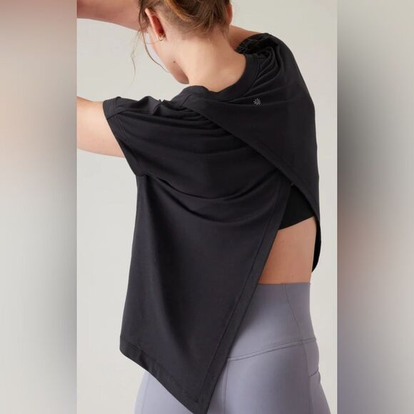 ATHLETA EXPLORE BLACK TSHIRT SIZE MEDIUM WOMENS WORKOUT YOGA - Picture 1 of 8